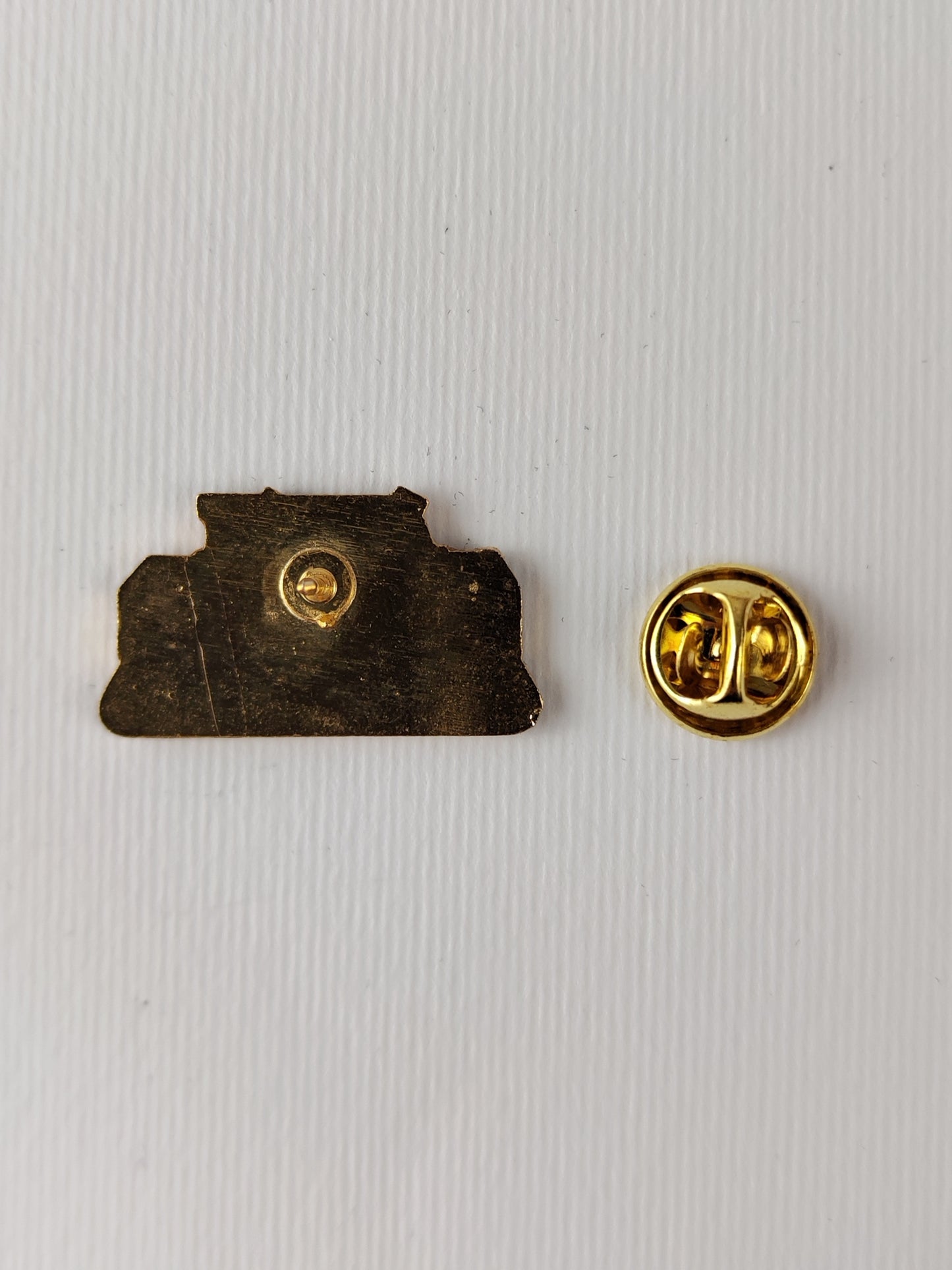 Akai Honfleur Vintage Pin