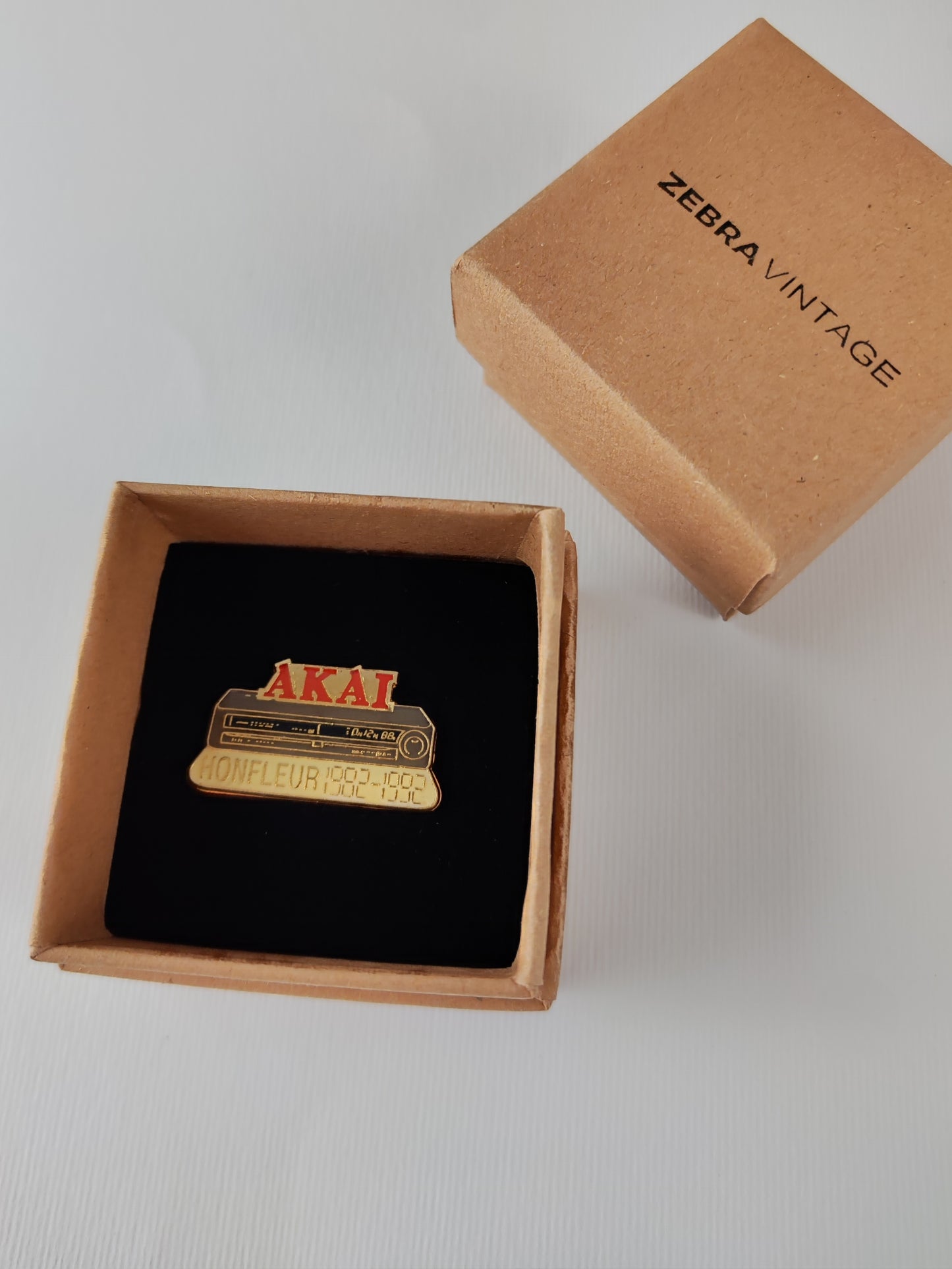 Akai Honfleur Vintage Pin