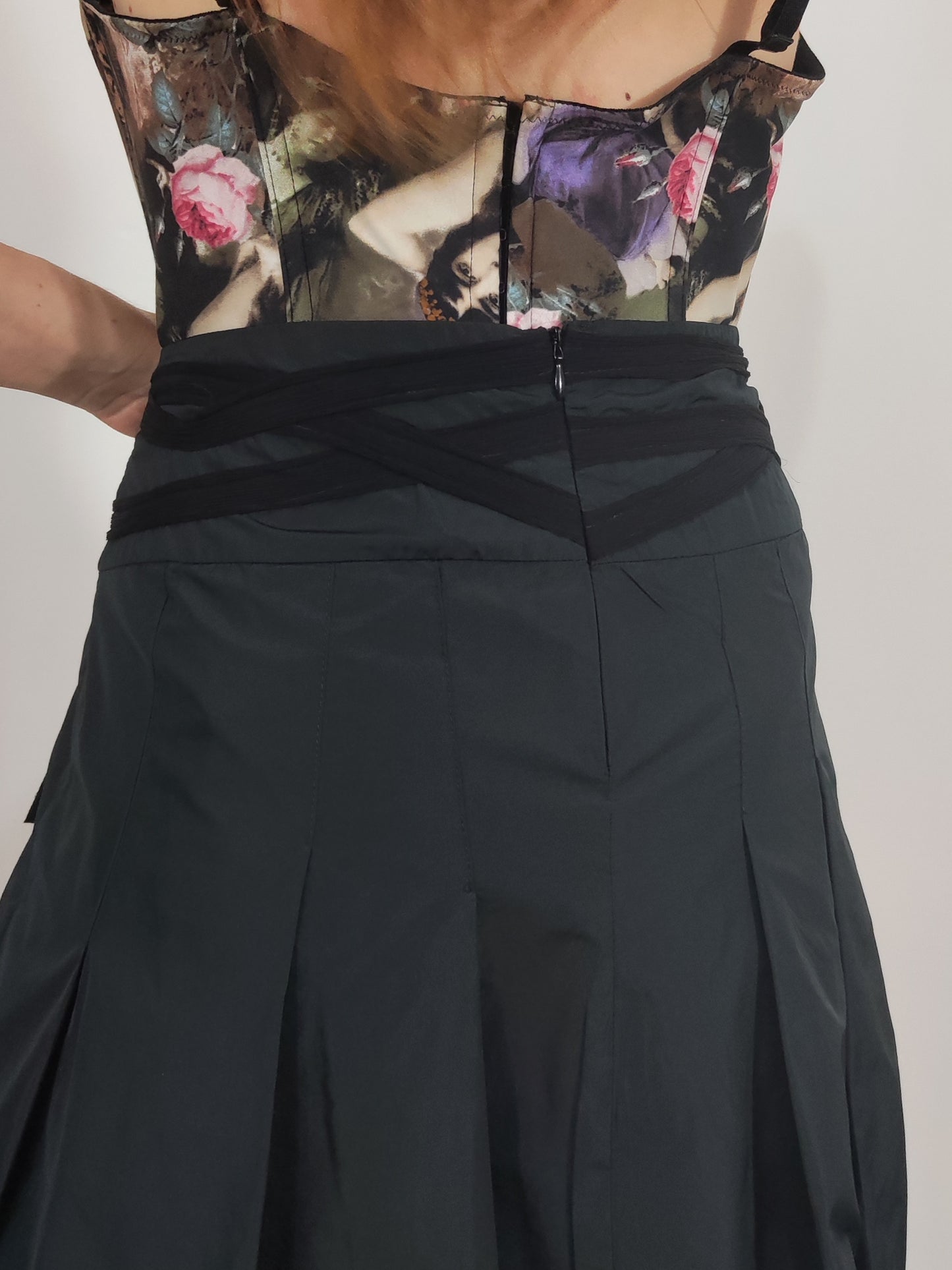 Y2K Black Full Skirt - Size M/L