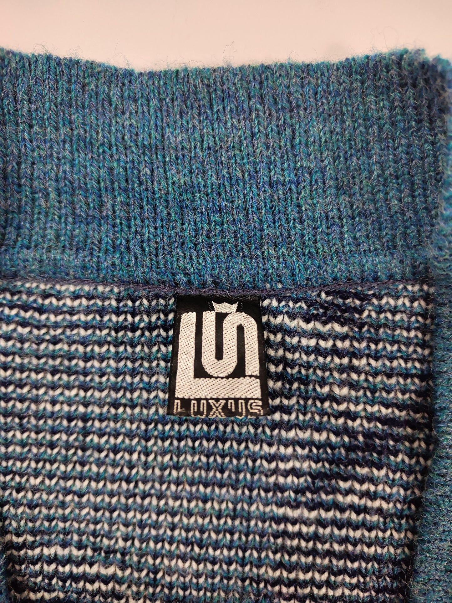 V-Neck Pullover