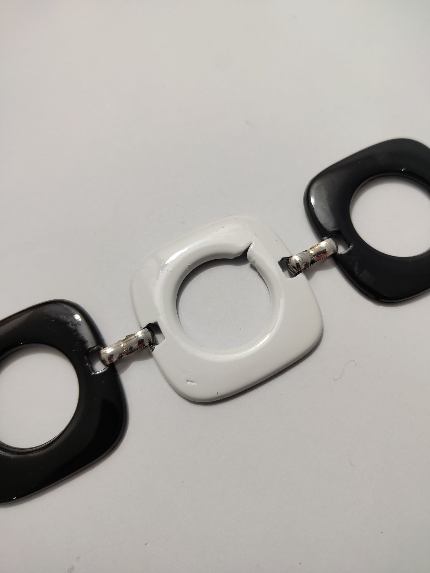 '90s Black & White Chain Belt