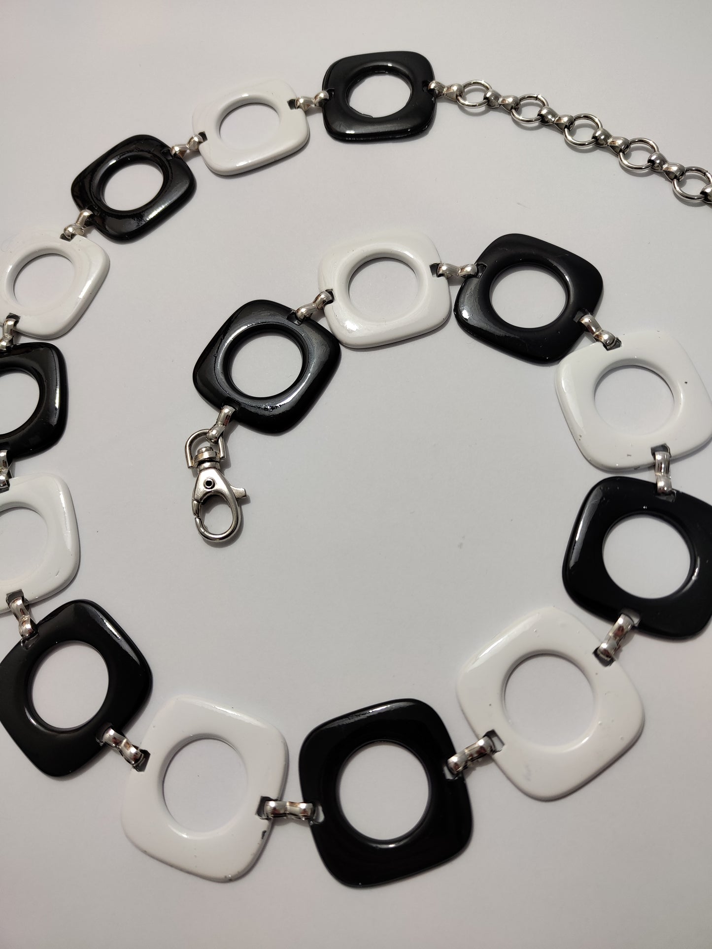 '90s Black & White Chain Belt