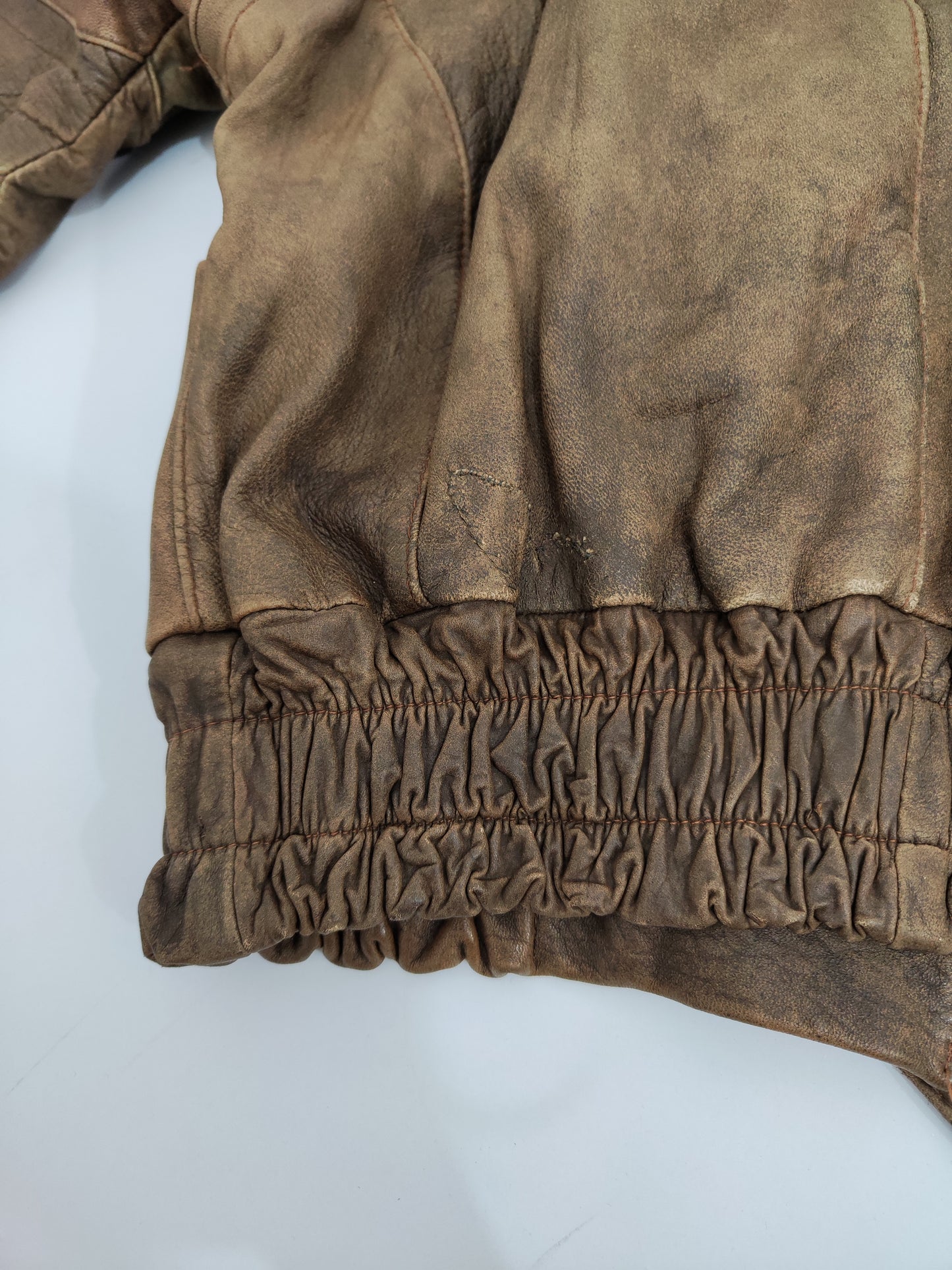 '80s Distressed Leather Bomber - Def.