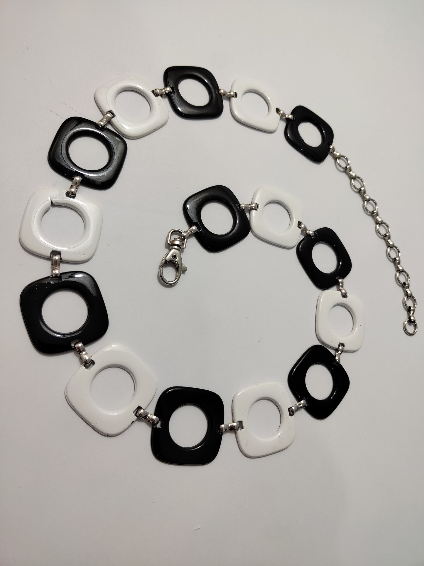 '90s Black & White Chain Belt