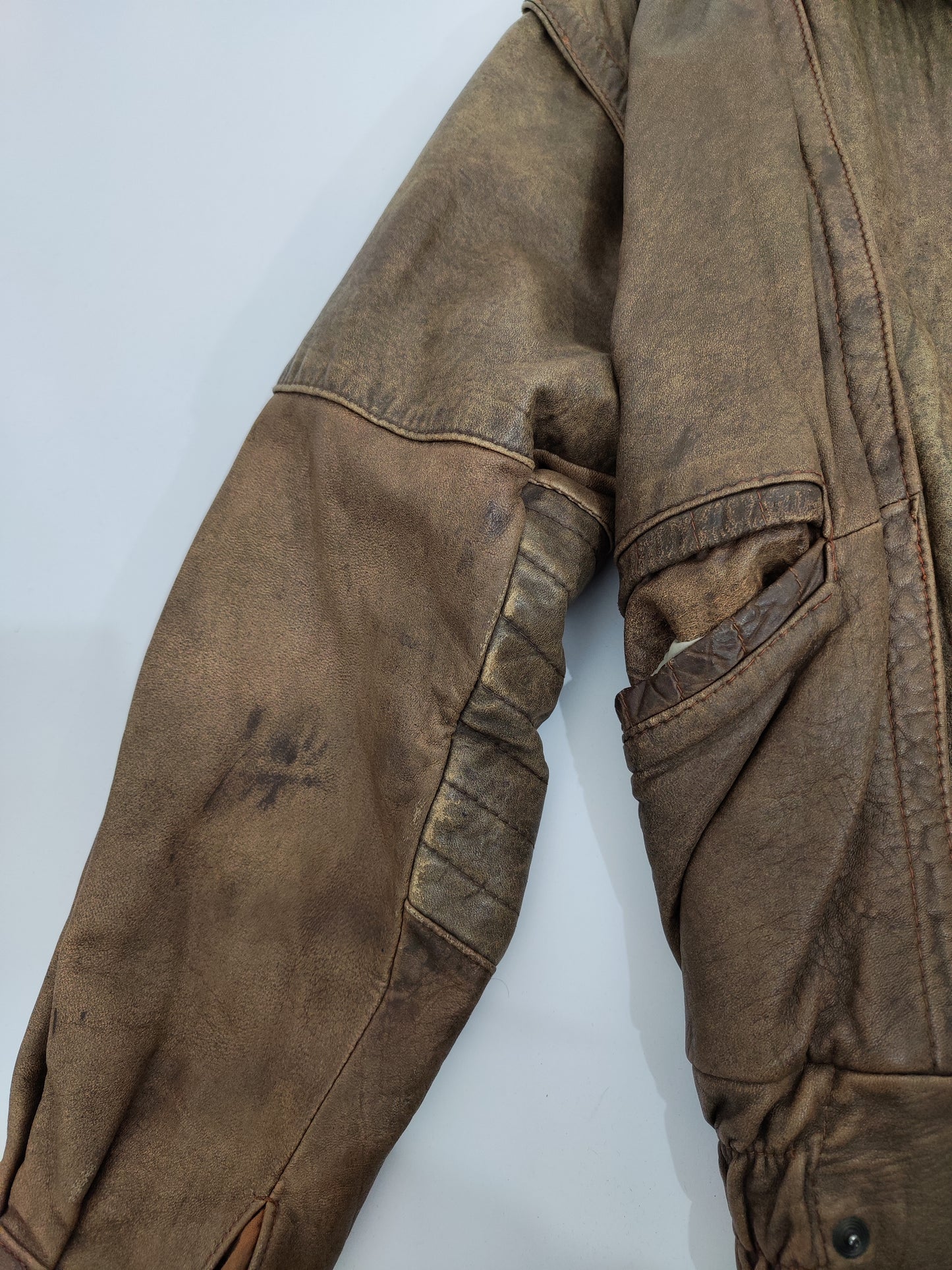 '80s Distressed Leather Bomber - Def.