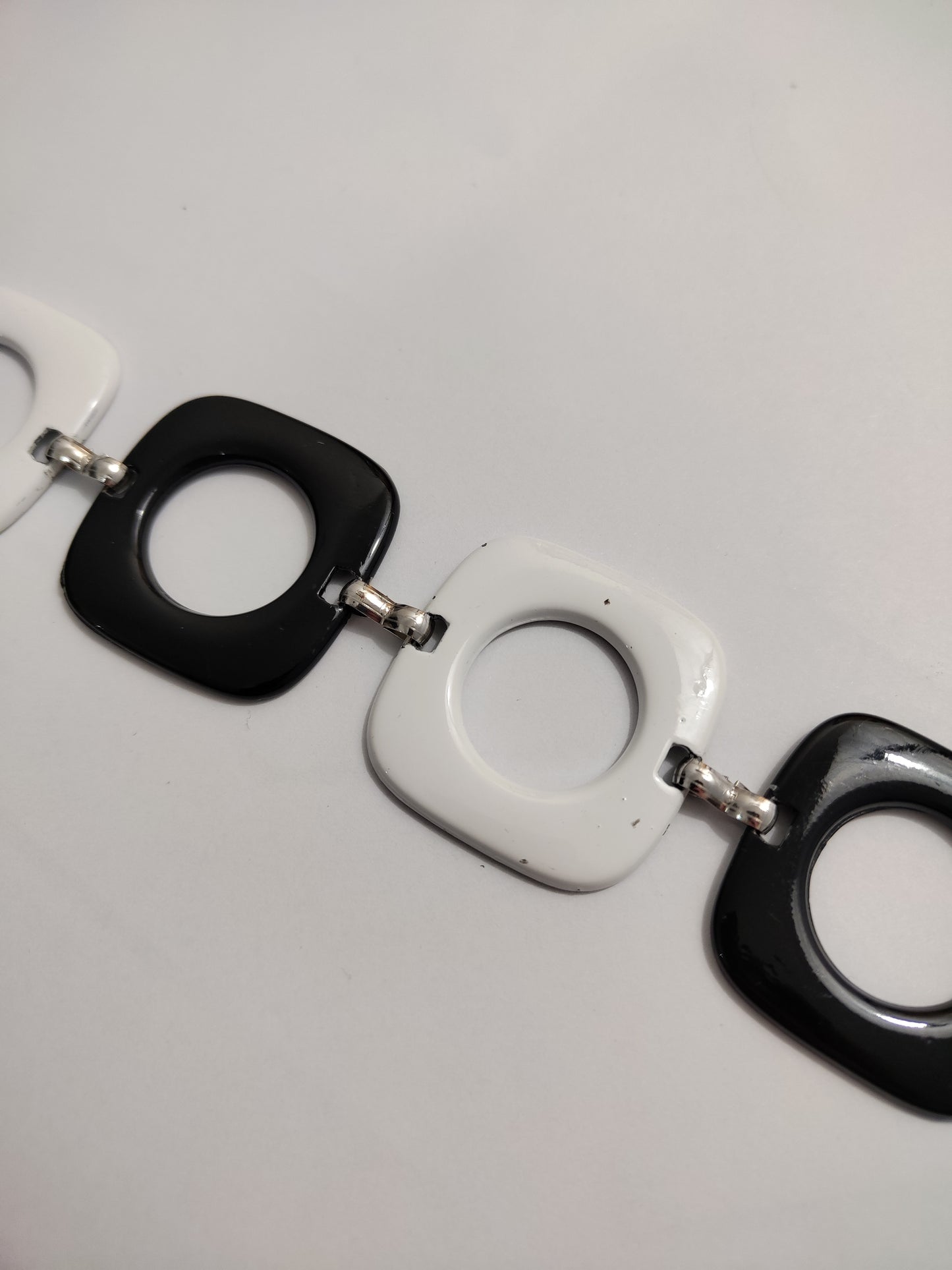 '90s Black & White Chain Belt