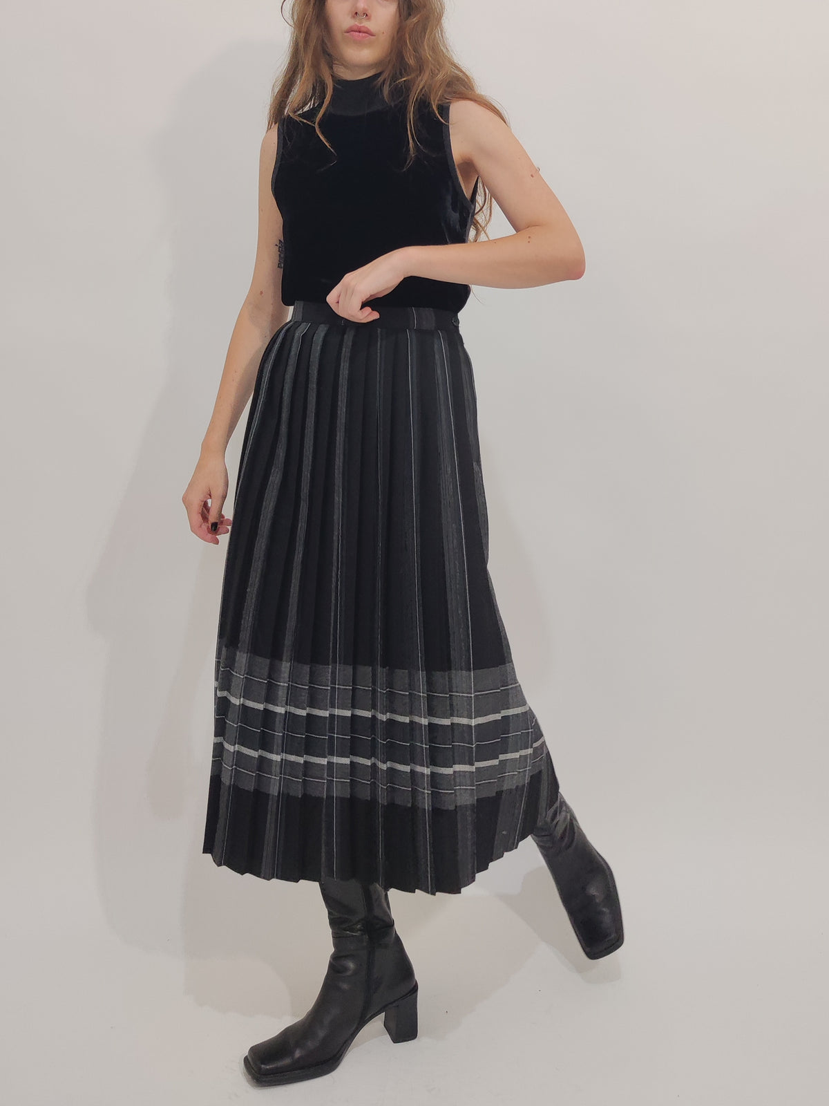 '90s Vintage Wool Charcoal Pleated Skirt - 44IT