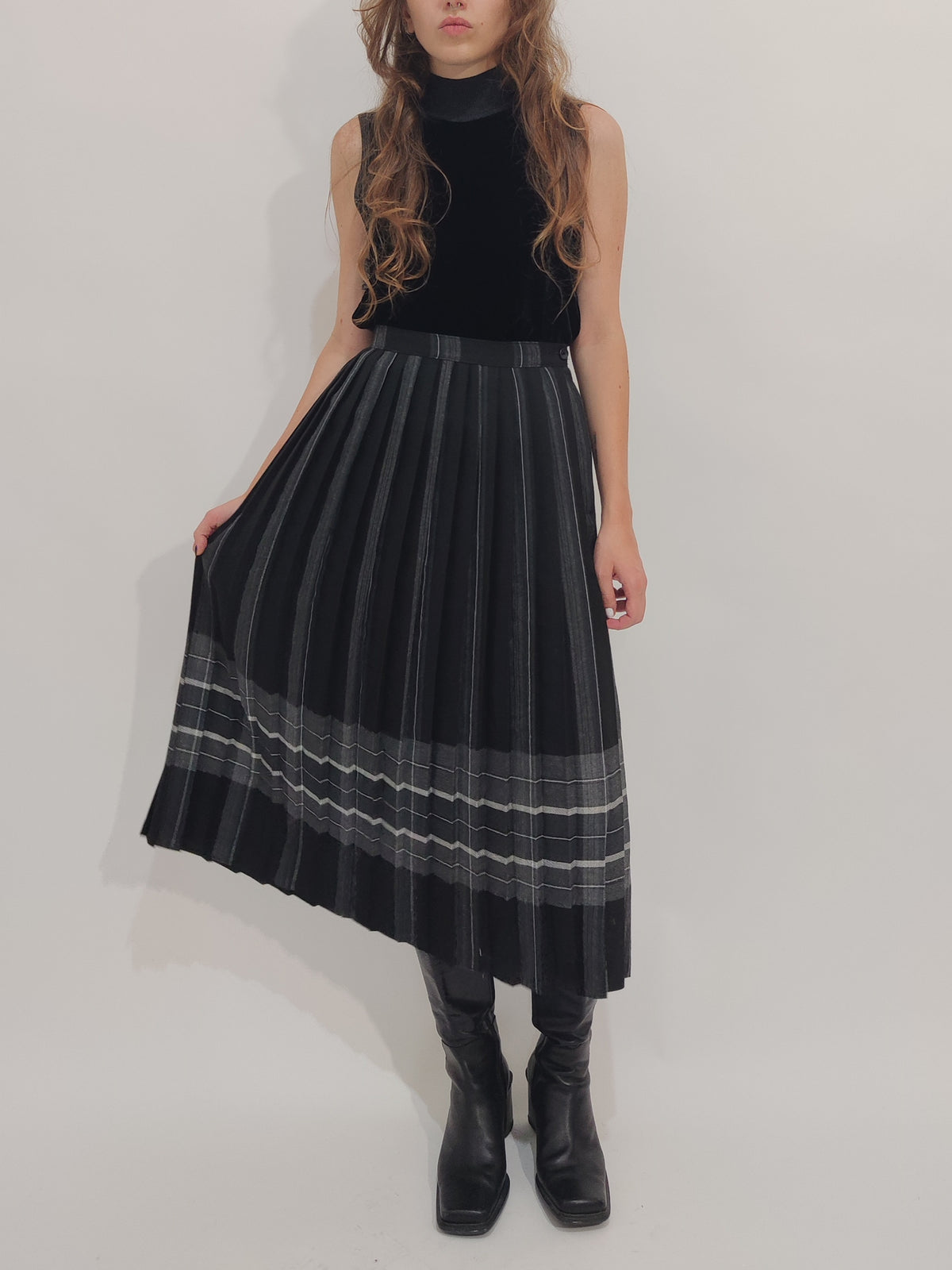 '90s Vintage Wool Charcoal Pleated Skirt - 44IT