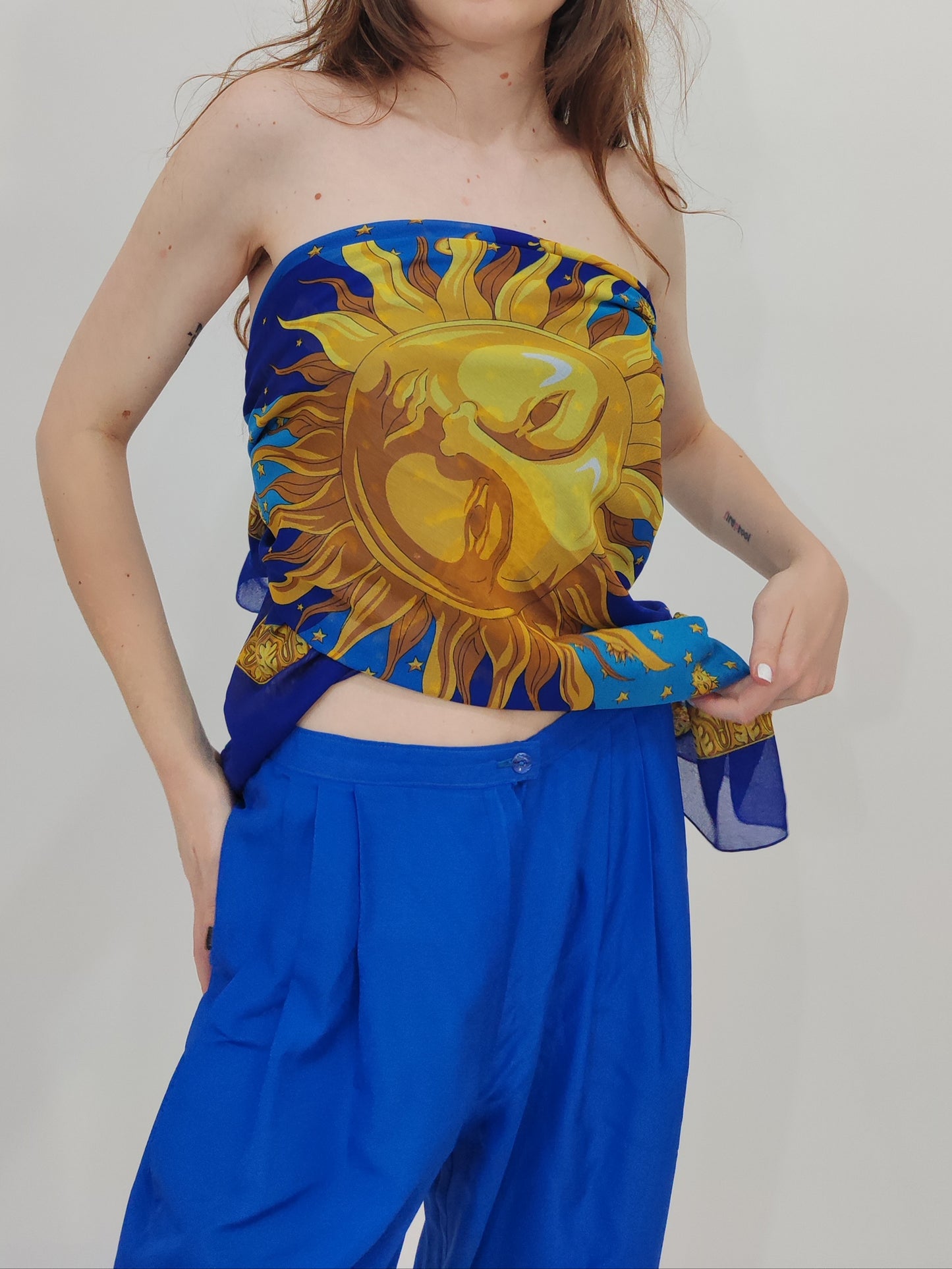 Sciarpa lunga velata con stampa Zodiaco